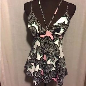 Express Sleeveless Top medium